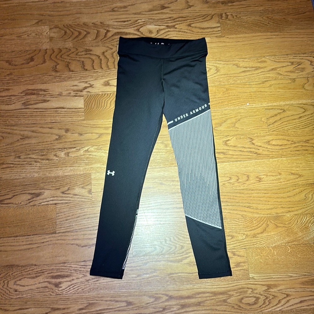 NWOT. Woman’s Under Armour sports leggings. Size M.